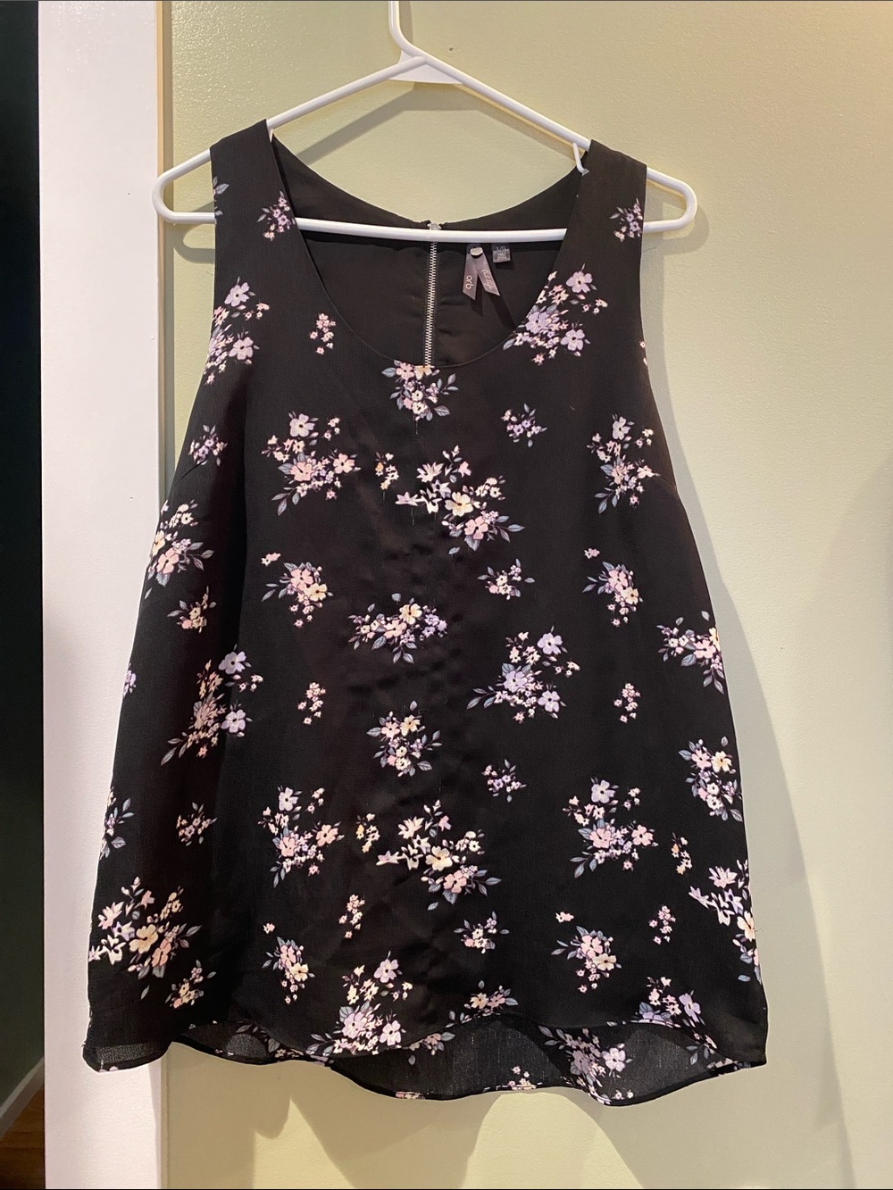 Sleeveless Black Floral Tank Top - Women. Size L